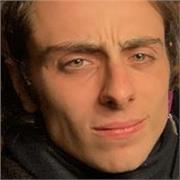 Estudiante de bachillerato artístico, buen manejo de las materias, especializado en historia, inglés, lengua y literatura…